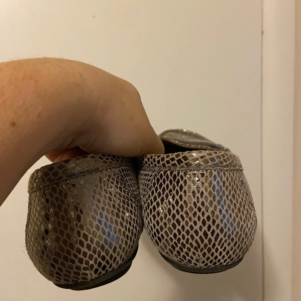 Vionic Women's Metallic Snakeskin Loafers - Picture 4 of 4